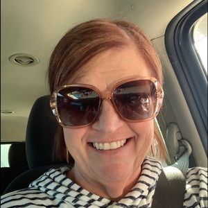 Meet your Posher, Debbie